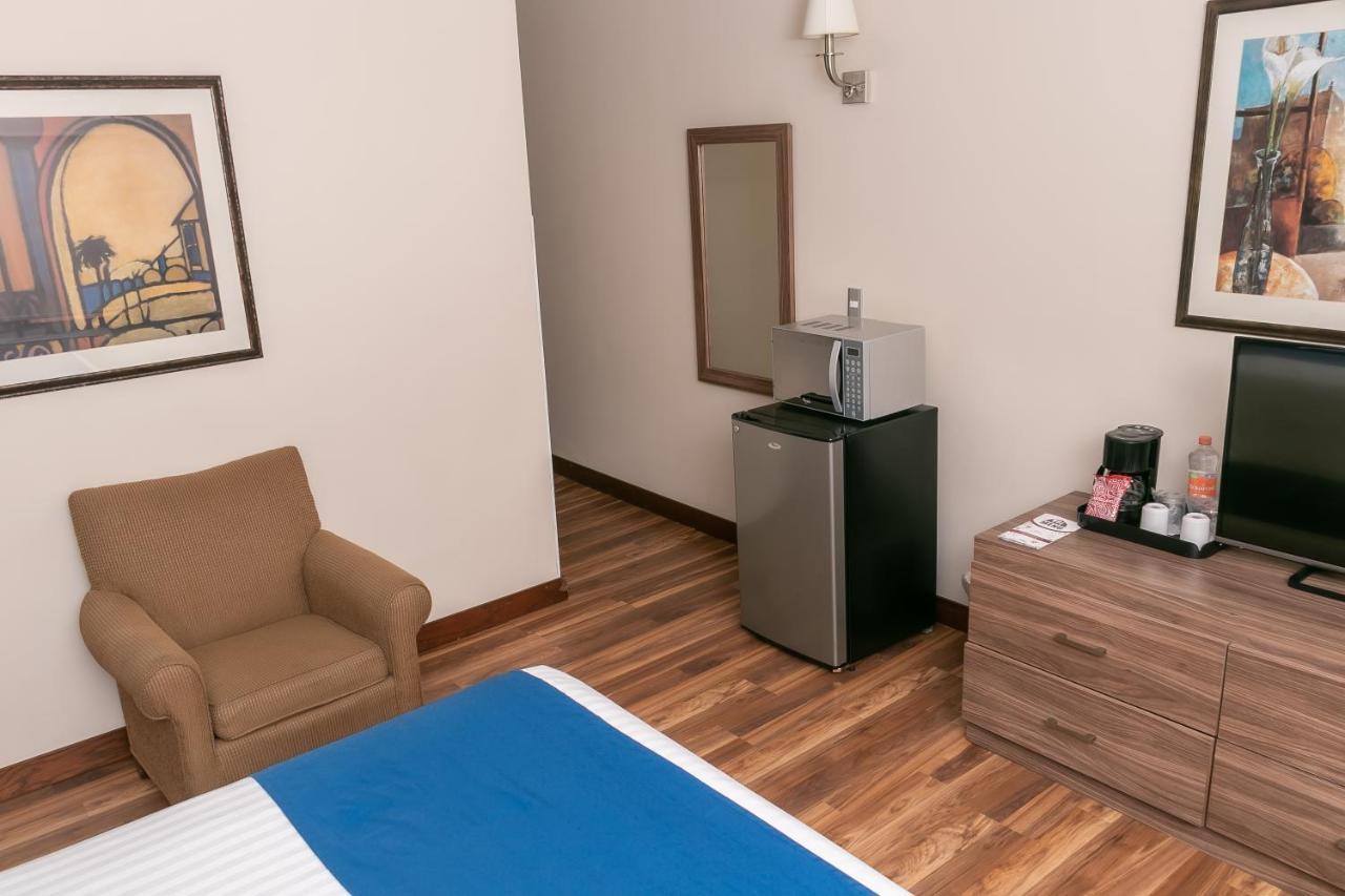 Best Western Plus Chihuahua Aeropuerto Экстерьер фото